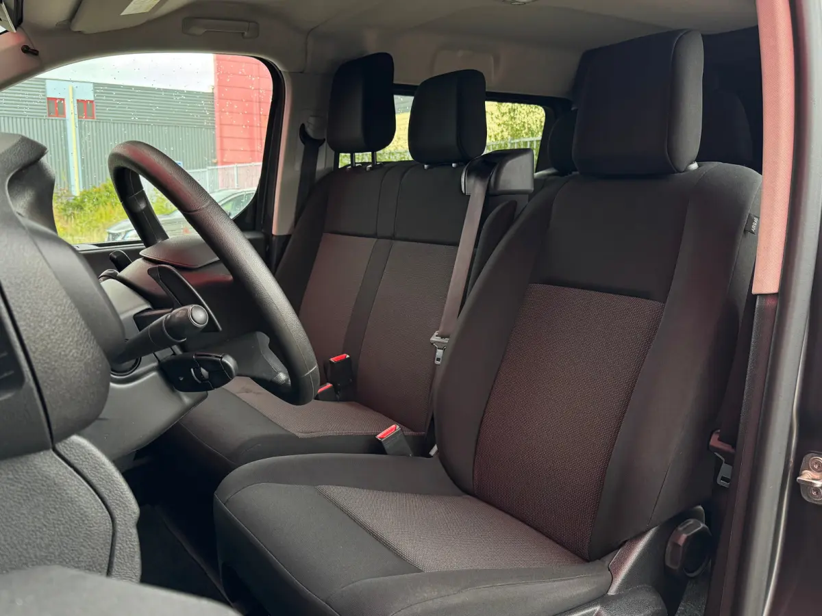 2.0 BlueHDI 180 S&S DC DC | Trekhaak | Dubbele schuifdeur | Navigatie | Camera | Cruise Control | 2 zitplaatsen rechtsvoor | Armsteun voor | Bluetooth telefoonvoorbereiding