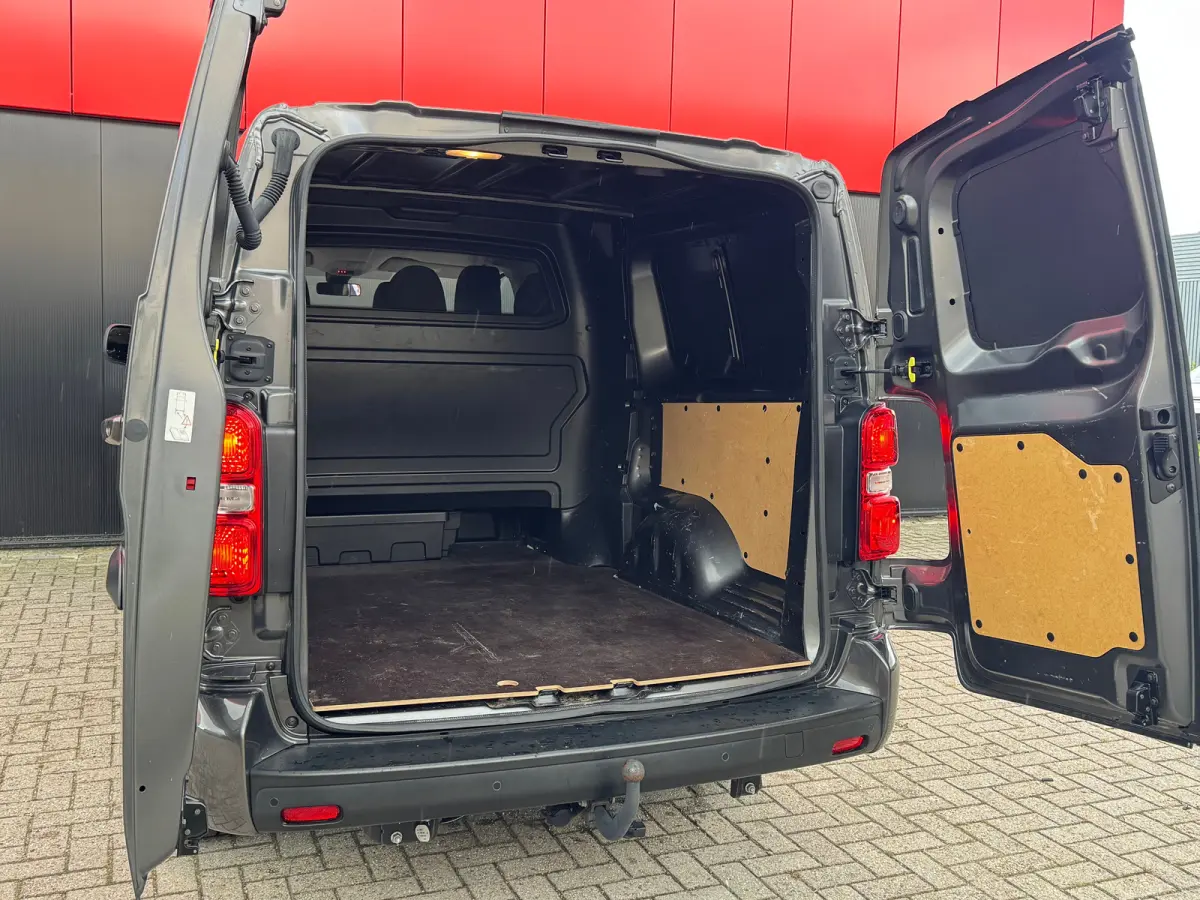 2.0 BlueHDI 180 S&S DC DC | Trekhaak | Dubbele schuifdeur | Navigatie | Camera | Cruise Control | 2 zitplaatsen rechtsvoor | Armsteun voor | Bluetooth telefoonvoorbereiding