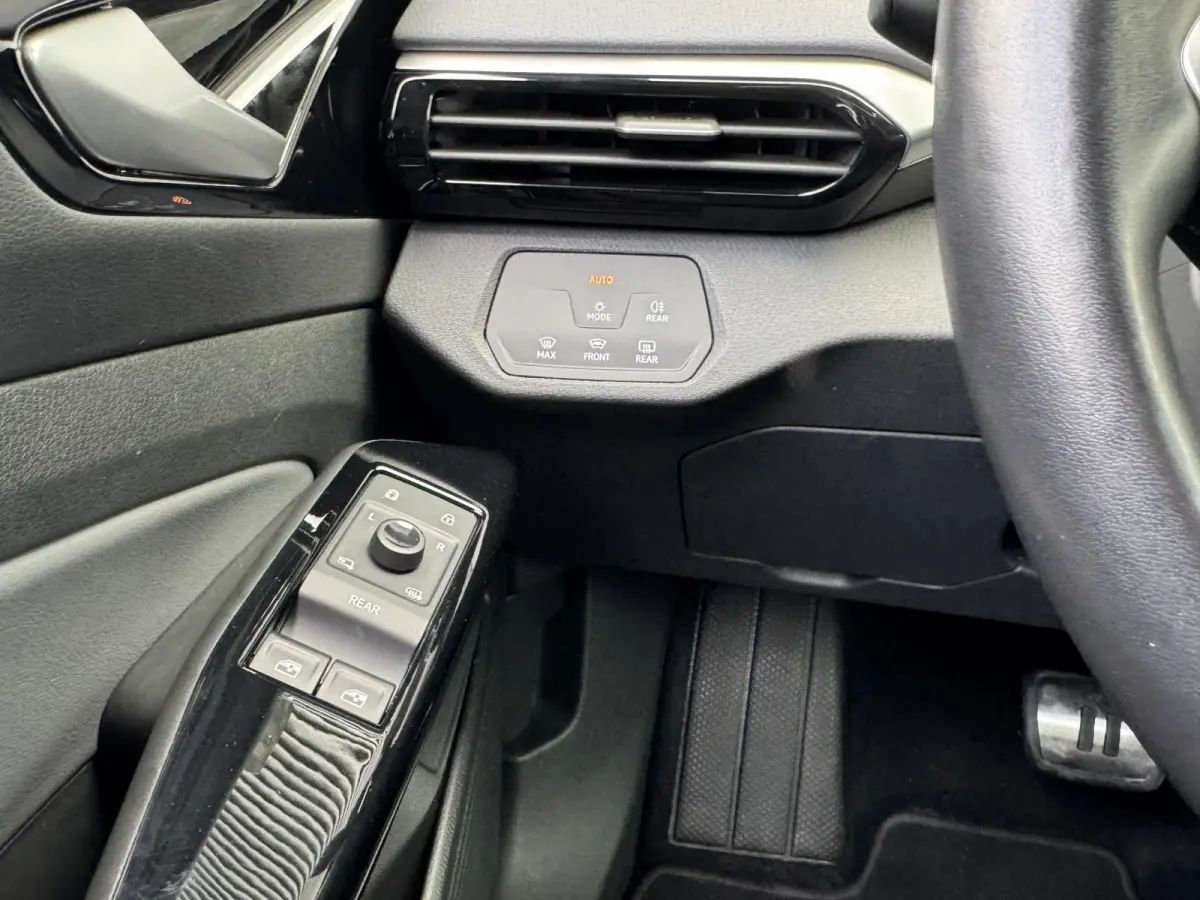 PRO 77 KWH (96% SOH) I STOELVERWARMING I P-CAMERA I NAVIGATIESYSTEEM I GROOT ACCUPAKKET