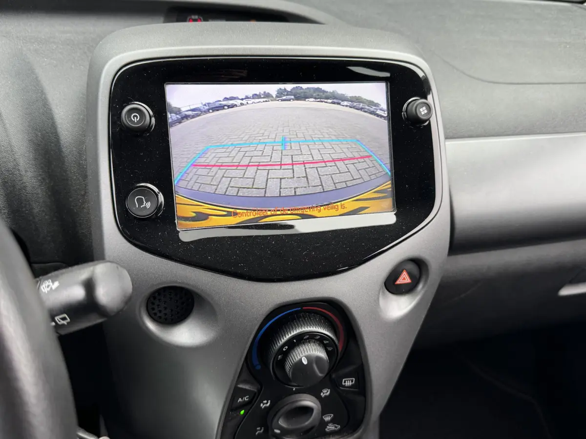 1.0 VVT-I X-PLAY I APPLE CARPLAY I ANDROID AUTO I P-CAMERA I 5-DEURS I UNIEKE KM-STAND