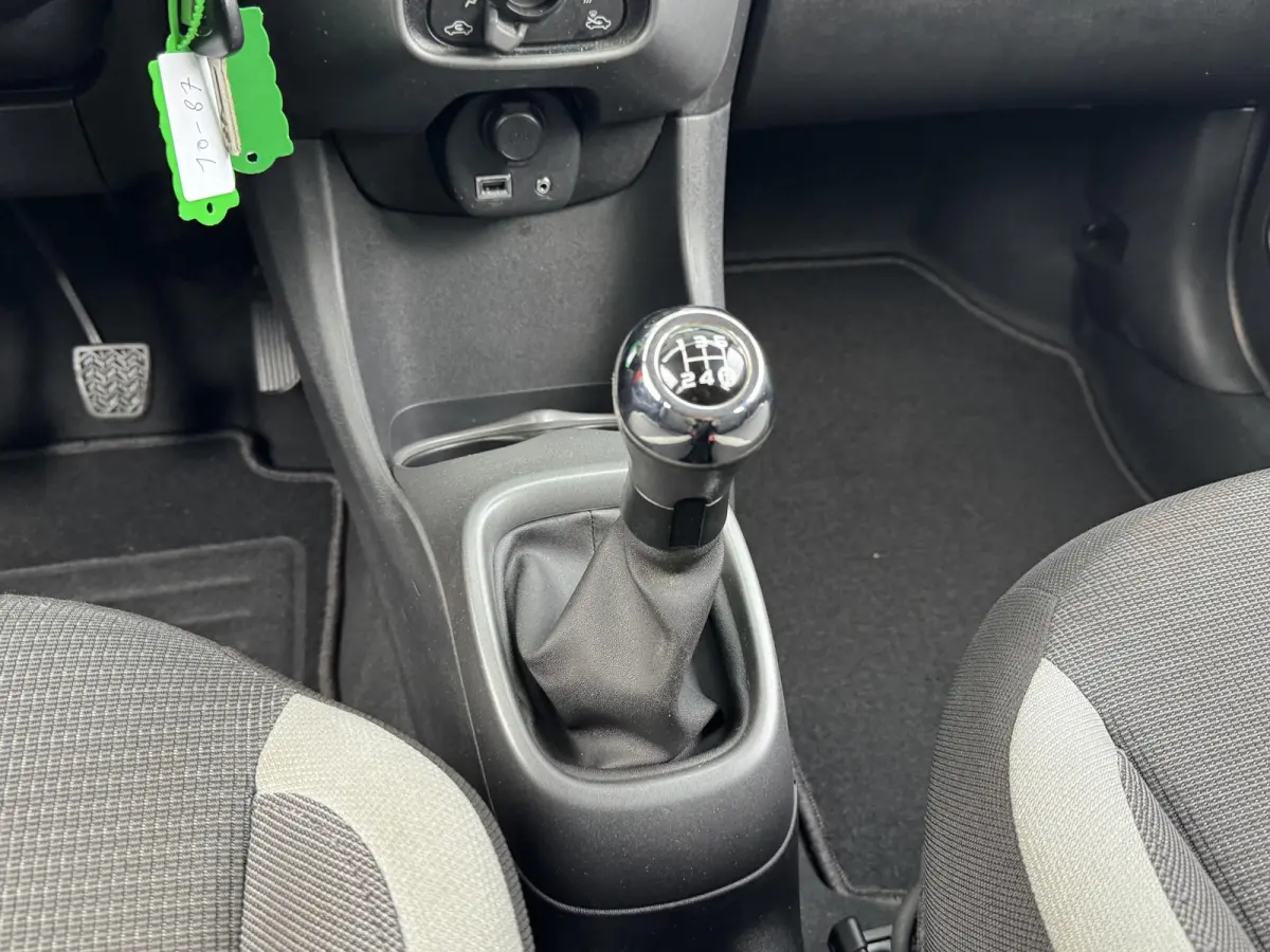 1.0 VVT-I X-PLAY I APPLE CARPLAY I ANDROID AUTO I P-CAMERA I 5-DEURS I UNIEKE KM-STAND