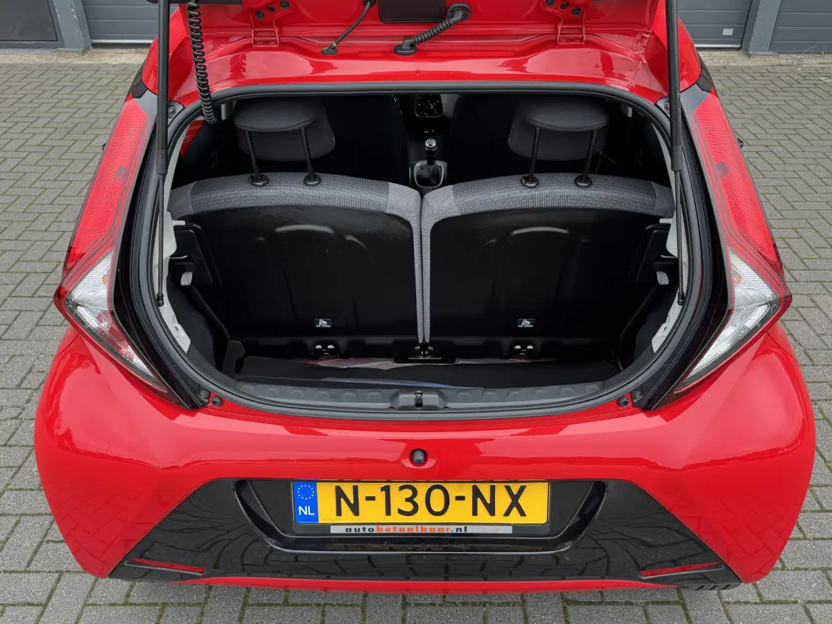 1.0 VVT-I X-PLAY I APPLE CARPLAY I ANDROID AUTO I P-CAMERA I 5-DEURS I UNIEKE KM-STAND