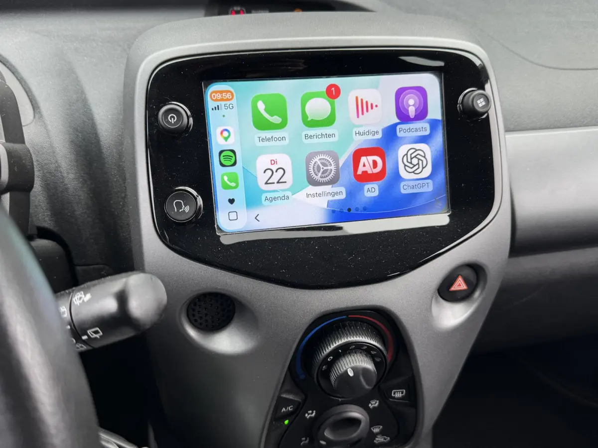 1.0 VVT-I X-PLAY I APPLE CARPLAY I ANDROID AUTO I P-CAMERA I 5-DEURS I UNIEKE KM-STAND