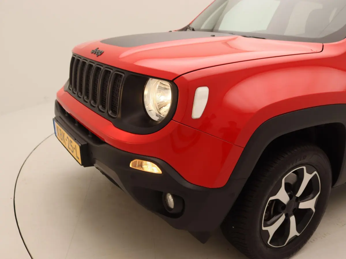 4xe 240 Plug-in Hybrid Electric Trailhawk | Carplay | Lane Assist | Camera | Cruise Control |