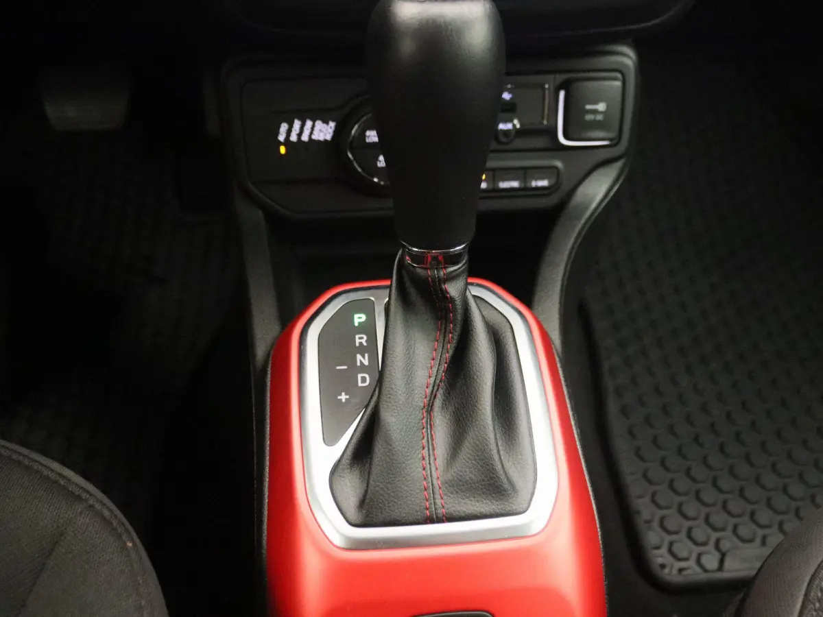 4xe 240 Plug-in Hybrid Electric Trailhawk | Carplay | Lane Assist | Camera | Cruise Control |