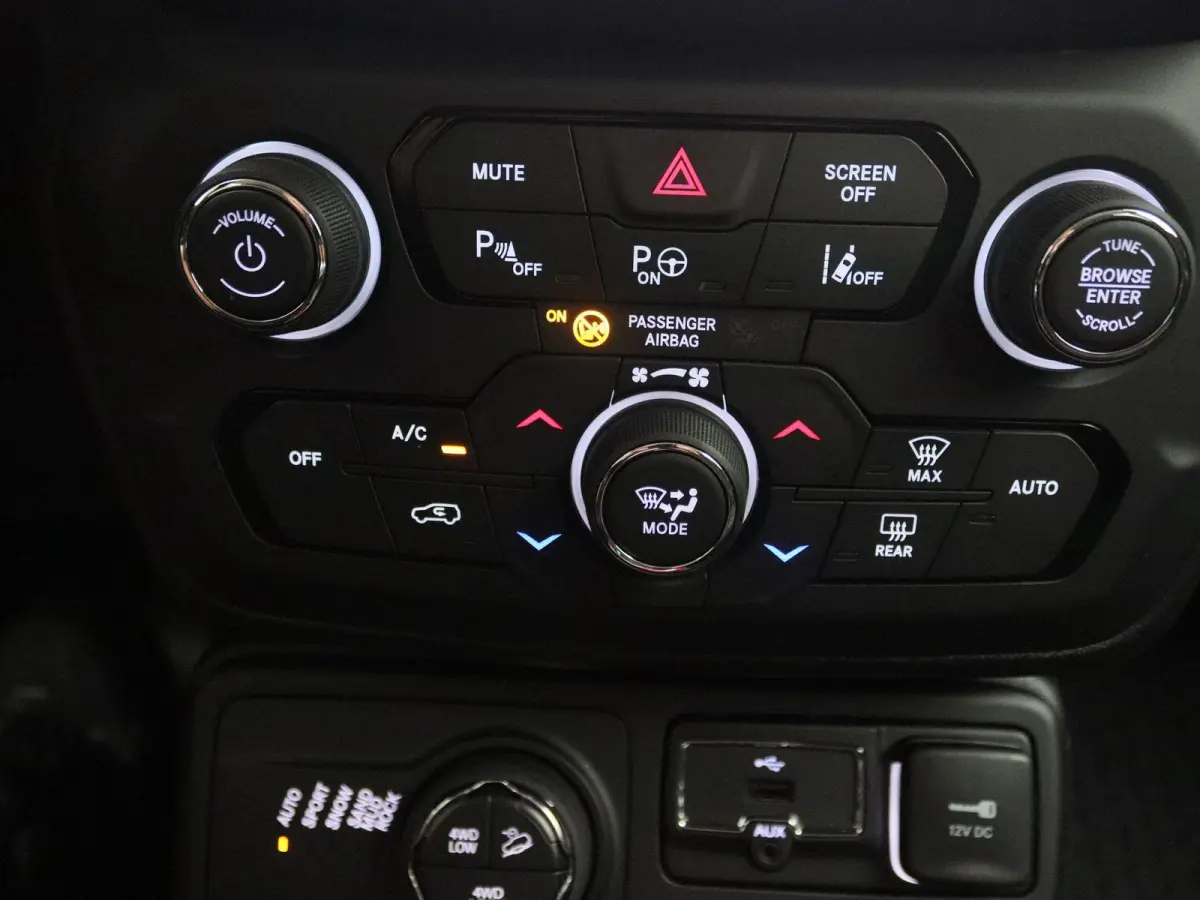4xe 240 Plug-in Hybrid Electric Trailhawk | Carplay | Lane Assist | Camera | Cruise Control |