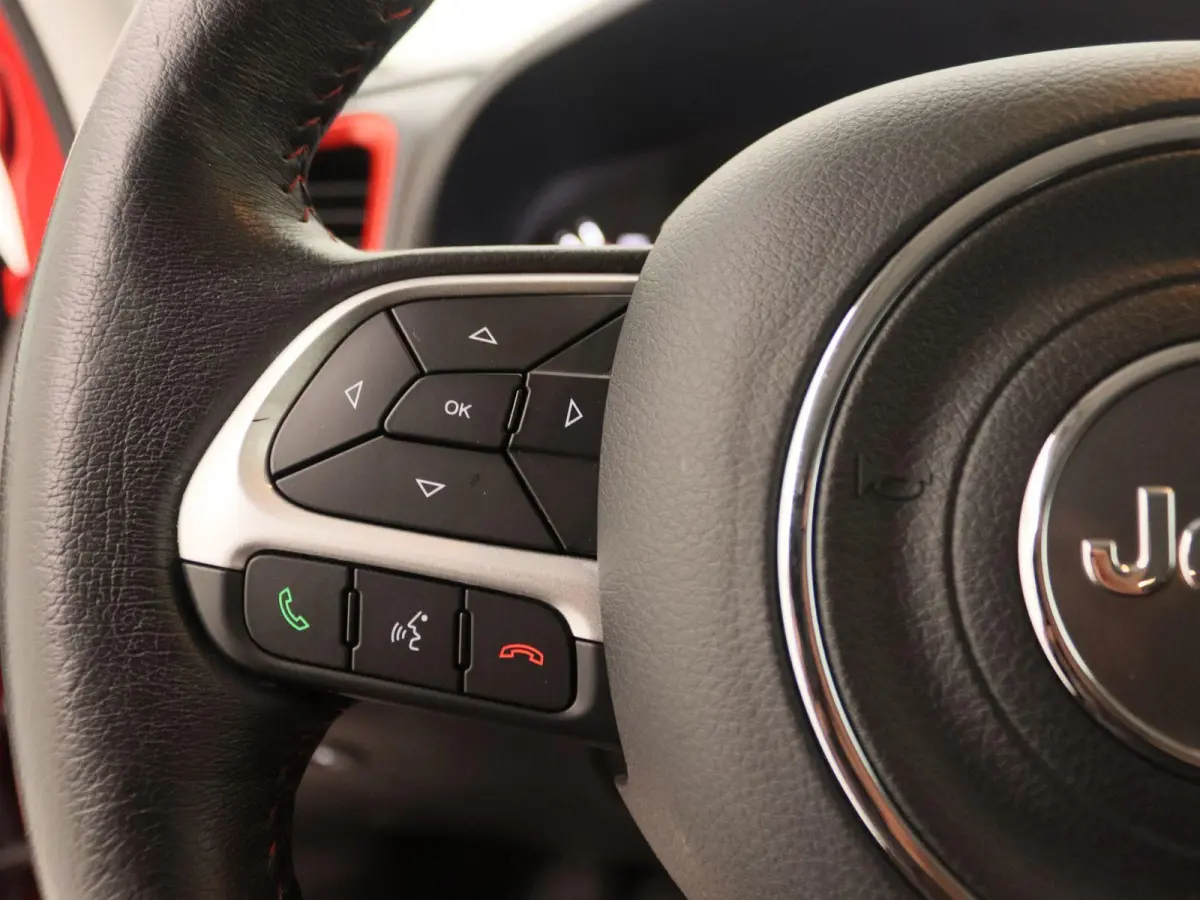 4xe 240 Plug-in Hybrid Electric Trailhawk | Carplay | Lane Assist | Camera | Cruise Control |