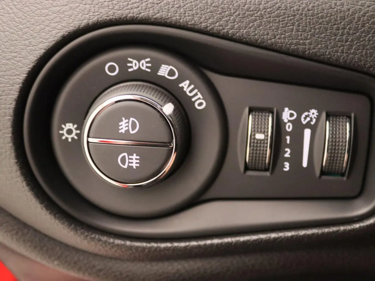 4xe 240 Plug-in Hybrid Electric Trailhawk | Carplay | Lane Assist | Camera | Cruise Control |