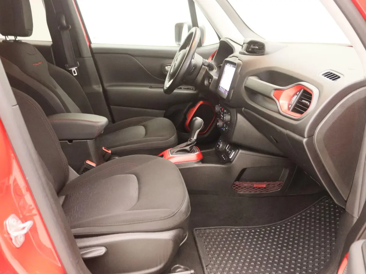 4xe 240 Plug-in Hybrid Electric Trailhawk | Carplay | Lane Assist | Camera | Cruise Control |