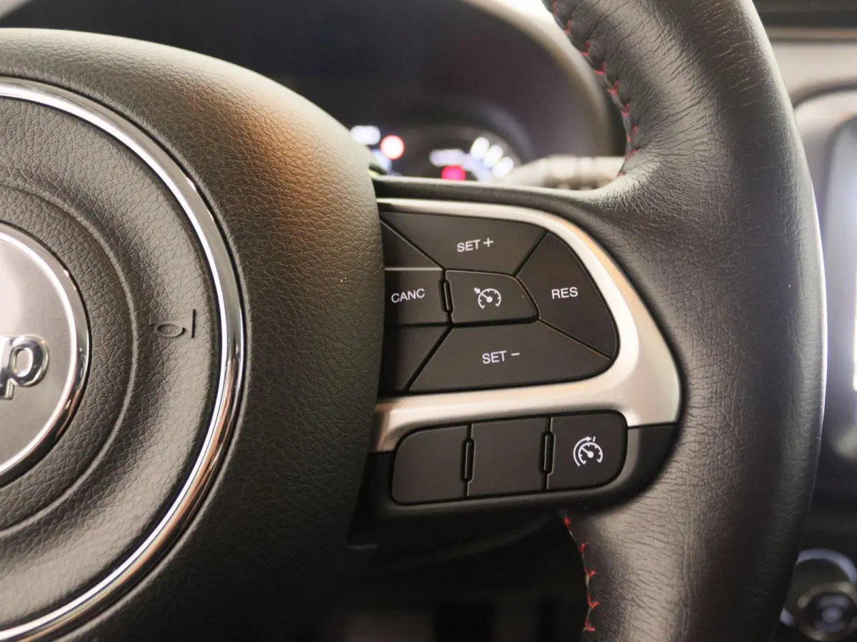 4xe 240 Plug-in Hybrid Electric Trailhawk | Carplay | Lane Assist | Camera | Cruise Control |