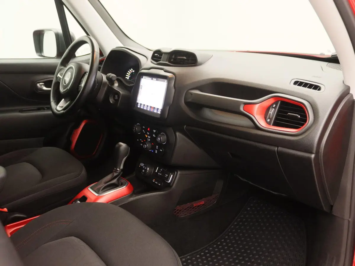 4xe 240 Plug-in Hybrid Electric Trailhawk | Carplay | Lane Assist | Camera | Cruise Control |