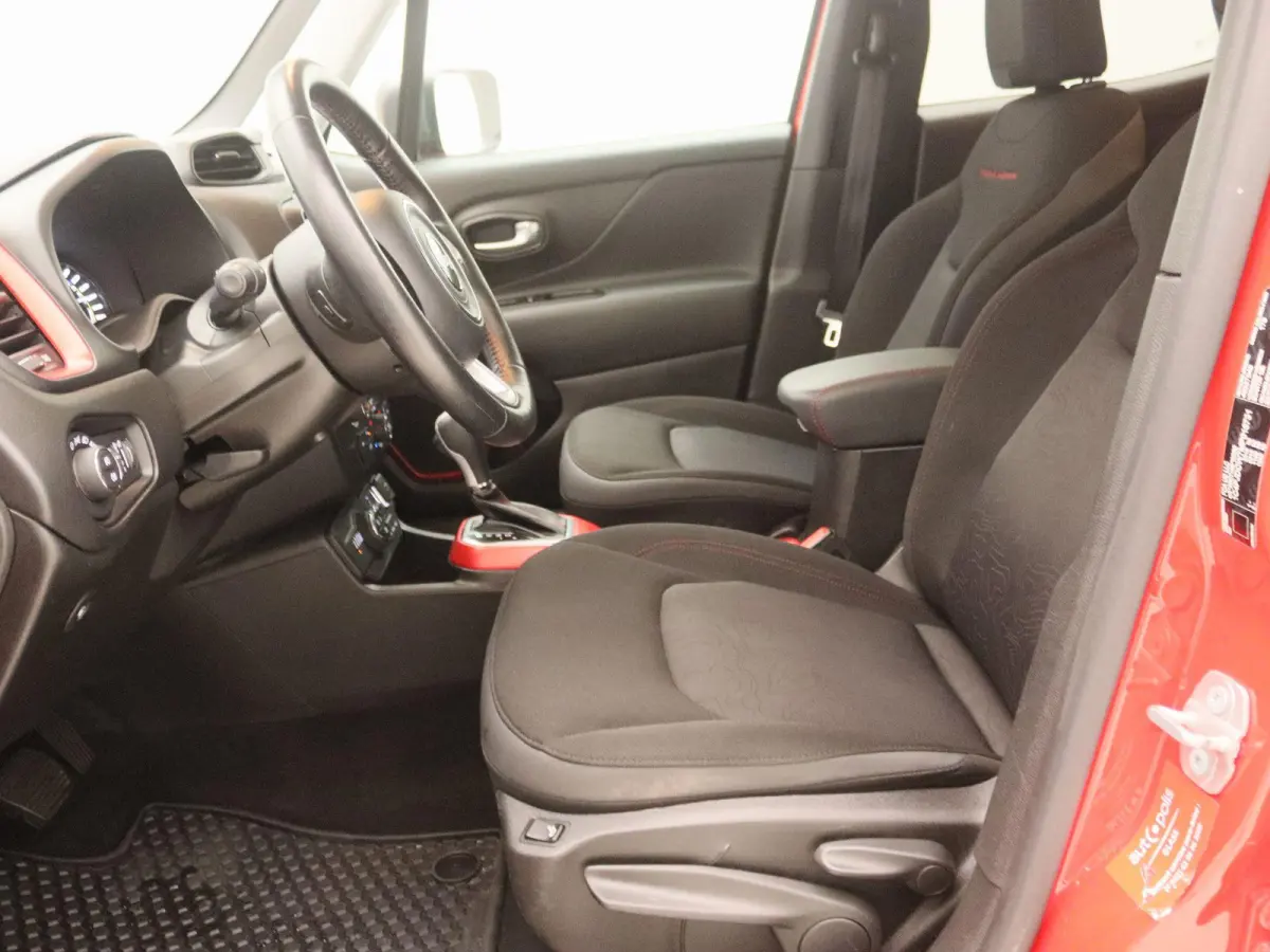 4xe 240 Plug-in Hybrid Electric Trailhawk | Carplay | Lane Assist | Camera | Cruise Control |