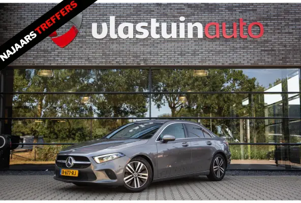 180 Premium Plus , Adaptive cruise control, Sfeerverlichting, Stoelverwarming, Achteruitrijcamera