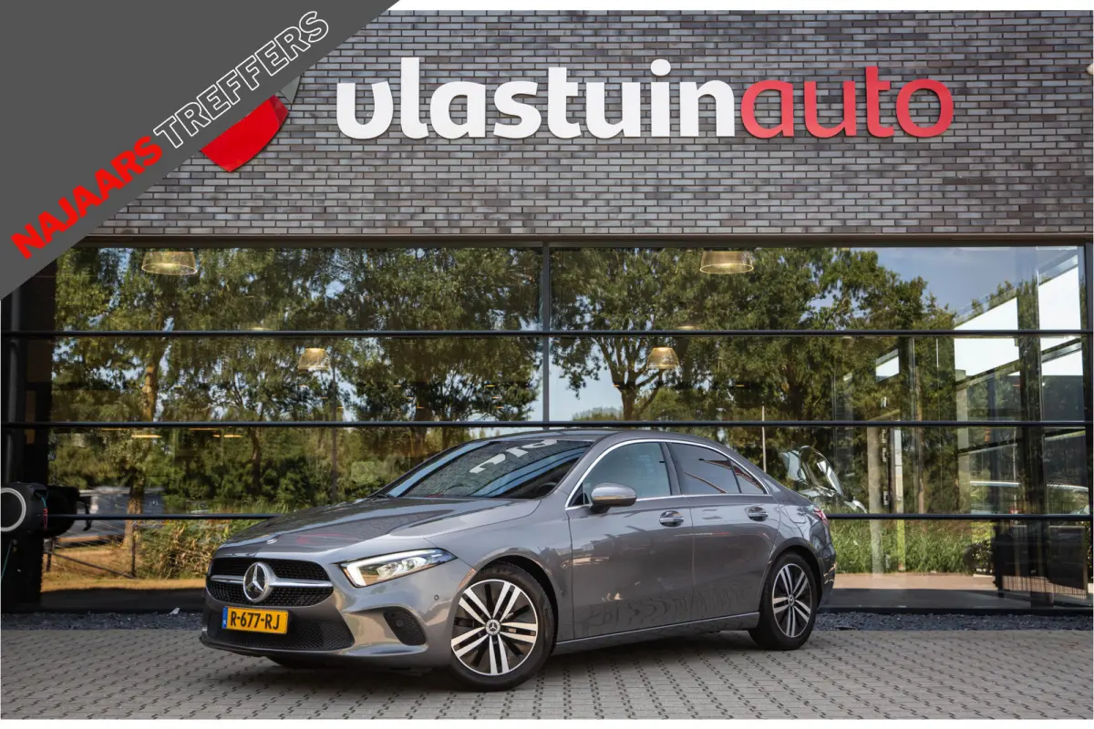 180 Premium Plus , Adaptive cruise control, Sfeerverlichting, Stoelverwarming, Achteruitrijcamera