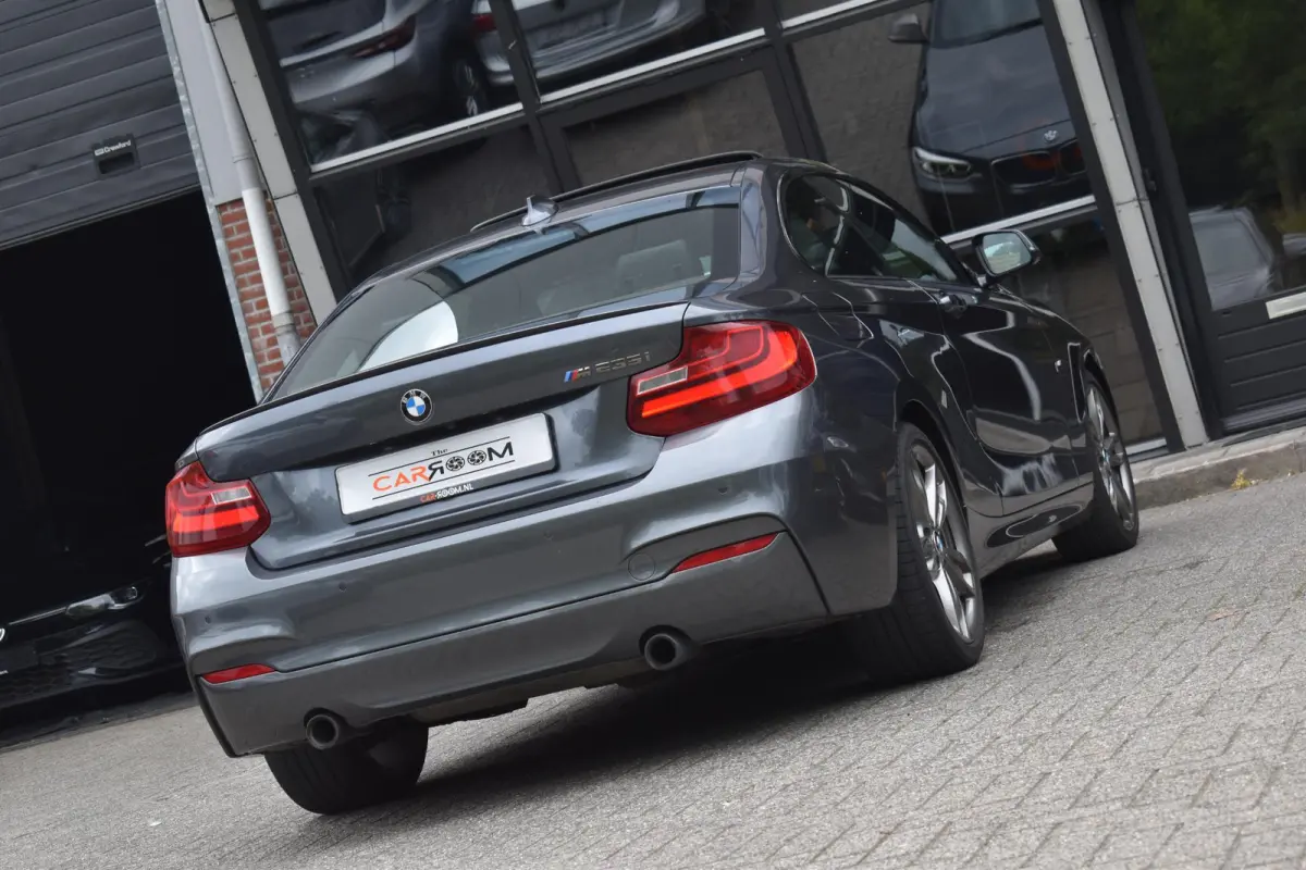 M235i High Executive Keyless Pano H/K Camera