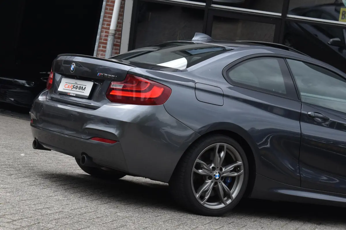 M235i High Executive Keyless Pano H/K Camera