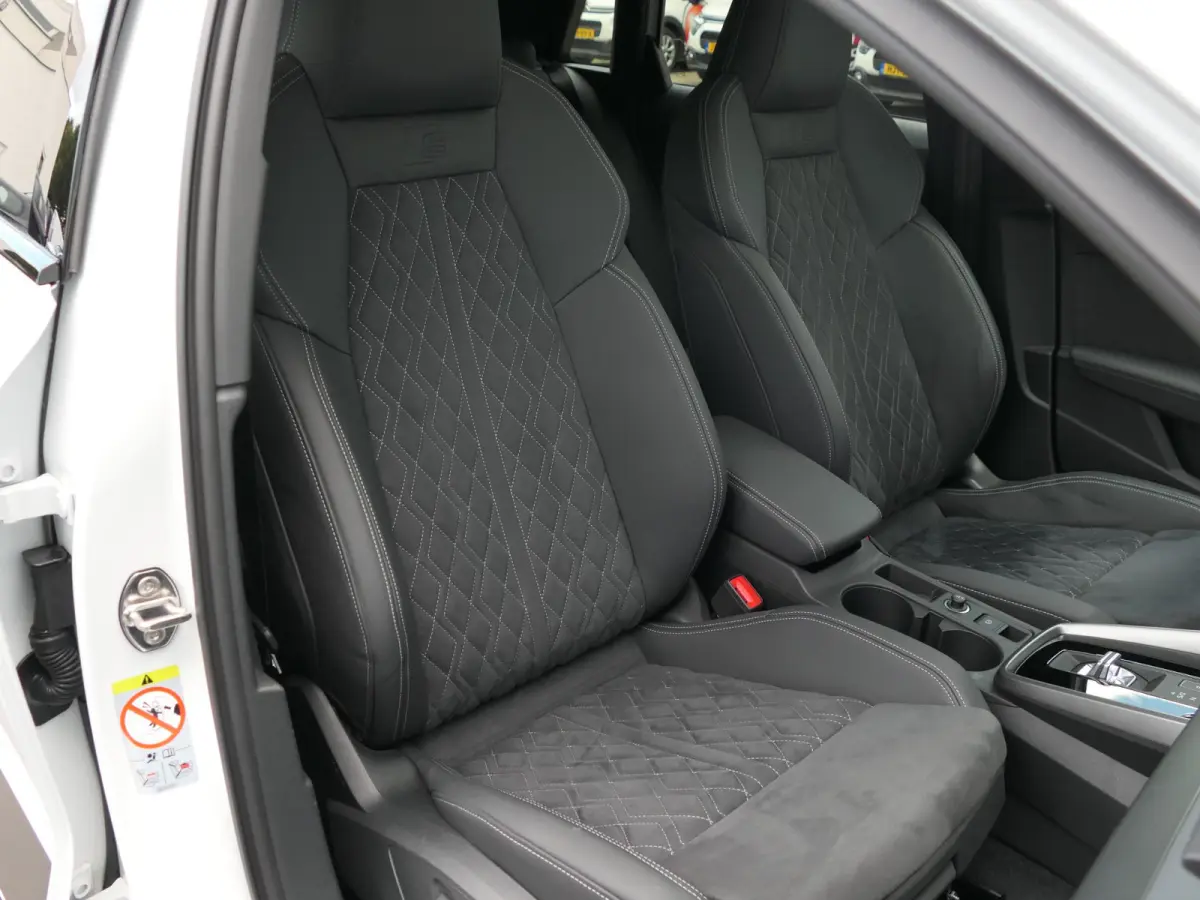 45 TFSI e S-line Competition | Black optic | Panoramadak | Elektrisch verstelbare alcantara-/lederen sportstoelen | Maxtrix LED | Apple-/Android Carplay | Sportstuur | Sfeerverlichting