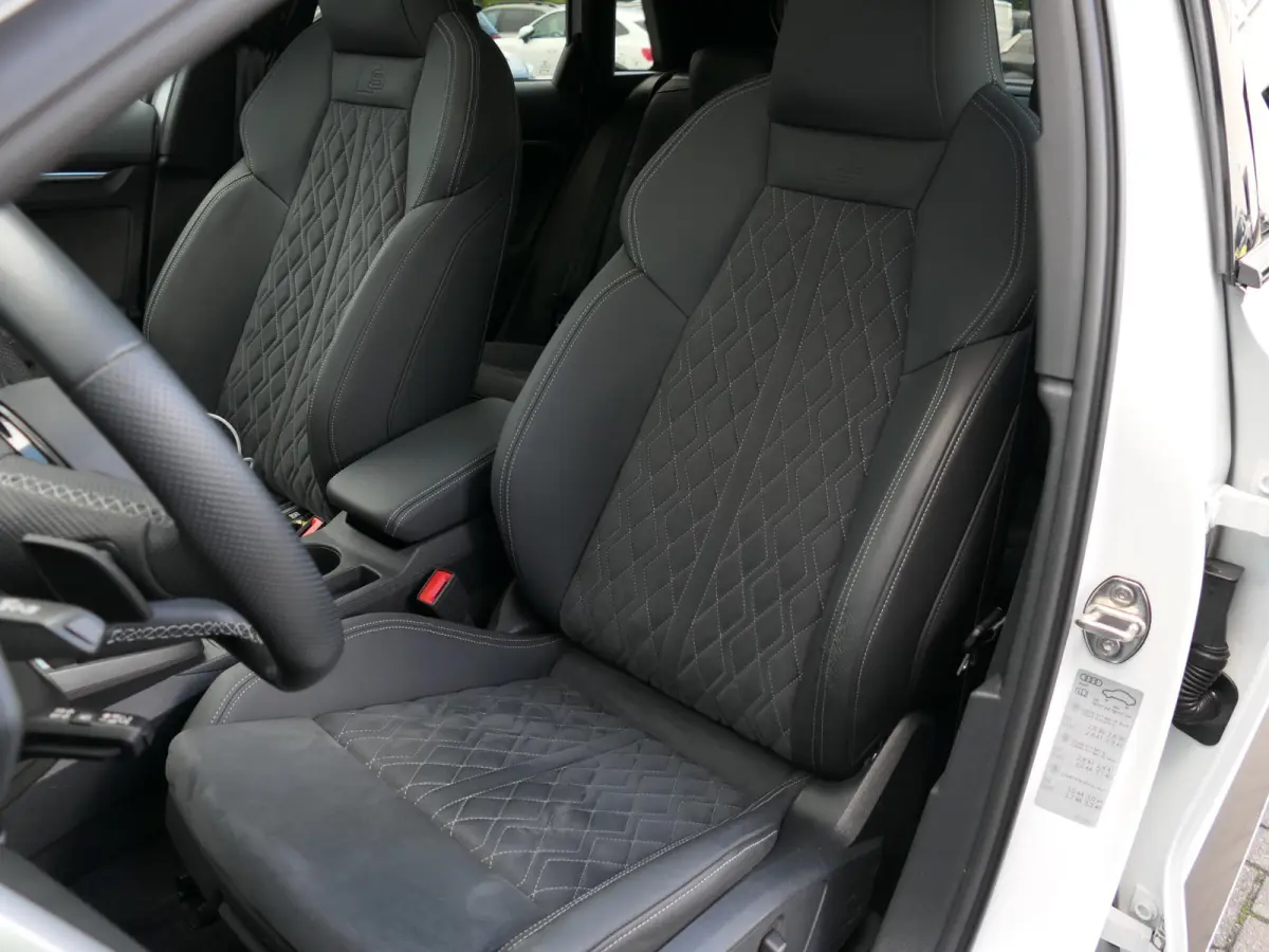 45 TFSI e S-line Competition | Black optic | Panoramadak | Elektrisch verstelbare alcantara-/lederen sportstoelen | Maxtrix LED | Apple-/Android Carplay | Sportstuur | Sfeerverlichting