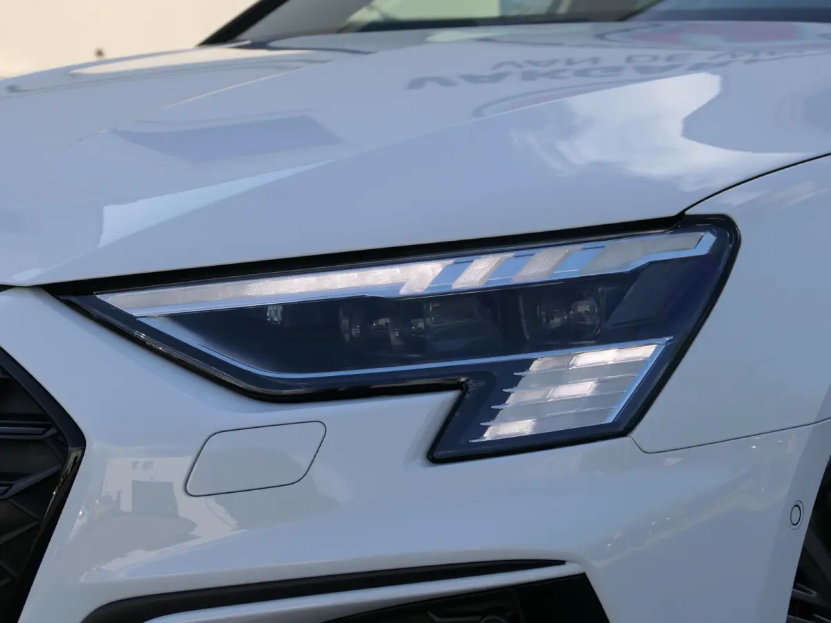45 TFSI e S-line Competition | Black optic | Panoramadak | Elektrisch verstelbare alcantara-/lederen sportstoelen | Maxtrix LED | Apple-/Android Carplay | Sportstuur | Sfeerverlichting