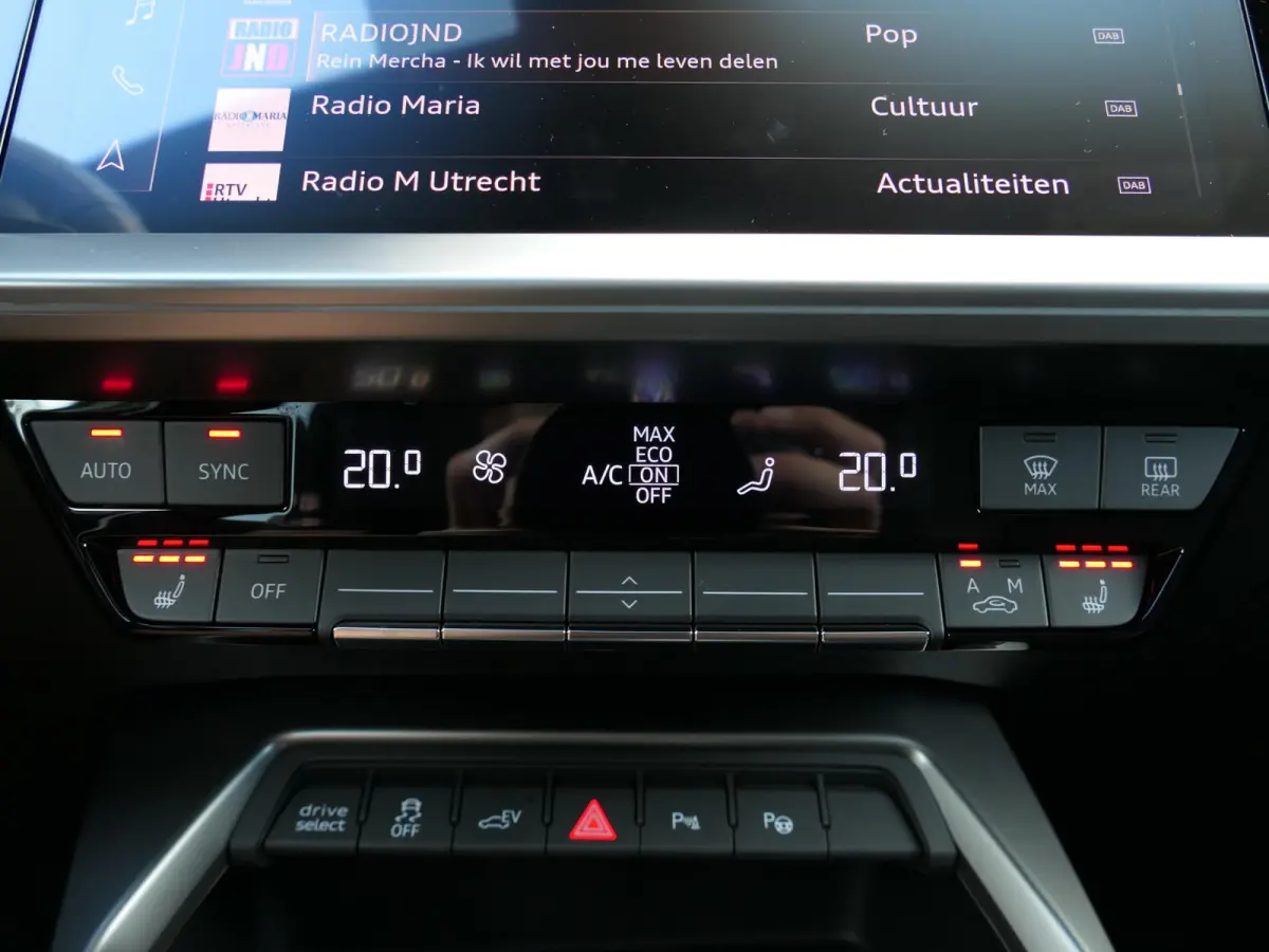 45 TFSI e S-line Competition | Black optic | Panoramadak | Elektrisch verstelbare alcantara-/lederen sportstoelen | Maxtrix LED | Apple-/Android Carplay | Sportstuur | Sfeerverlichting