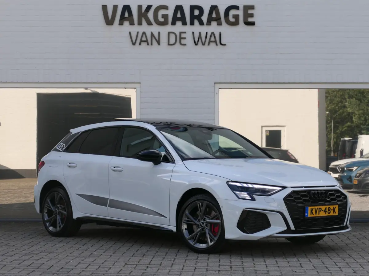45 TFSI e S-line Competition | Black optic | Panoramadak | Elektrisch verstelbare alcantara-/lederen sportstoelen | Maxtrix LED | Apple-/Android Carplay | Sportstuur | Sfeerverlichting