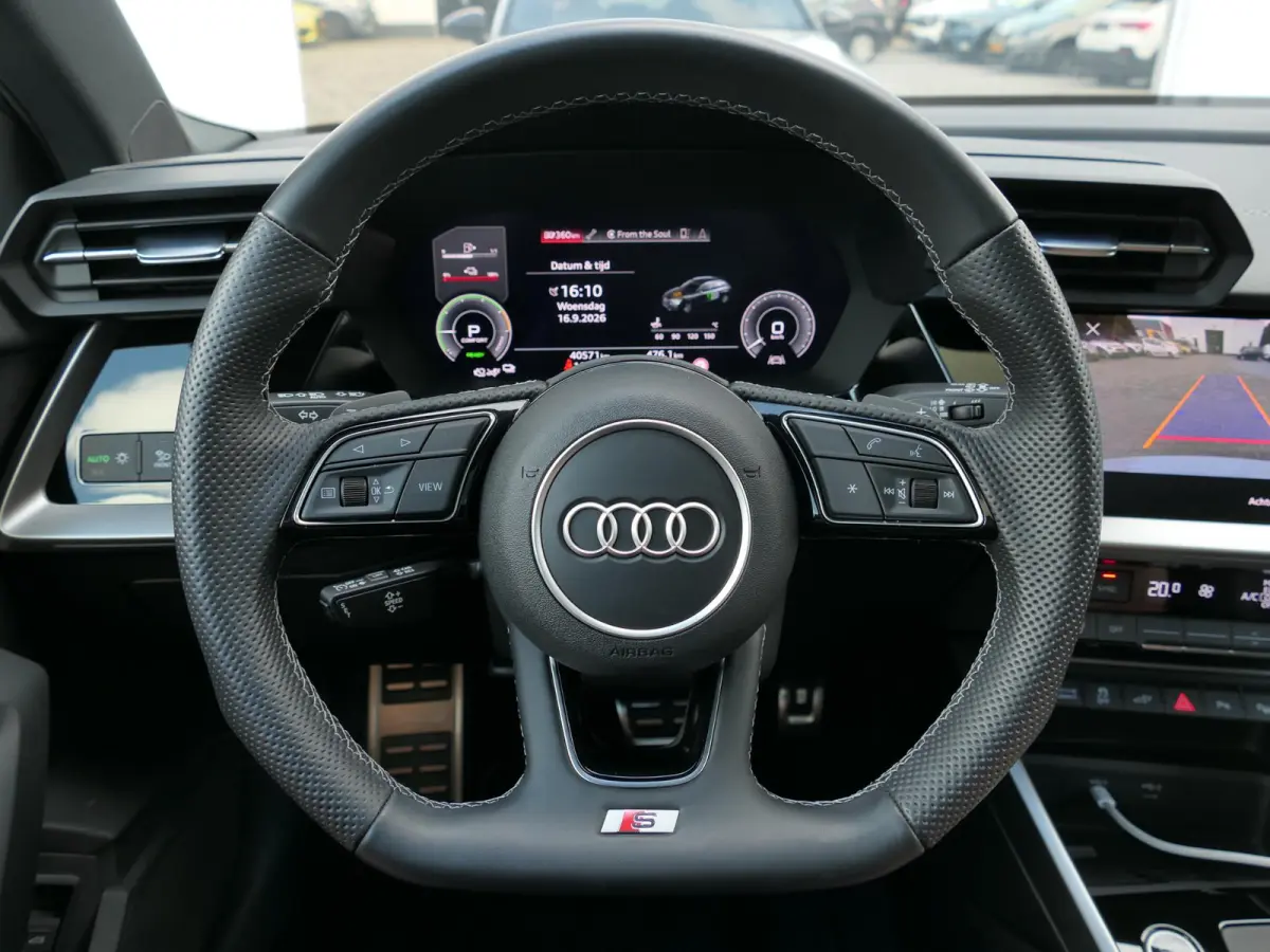 45 TFSI e S-line Competition | Black optic | Panoramadak | Elektrisch verstelbare alcantara-/lederen sportstoelen | Maxtrix LED | Apple-/Android Carplay | Sportstuur | Sfeerverlichting