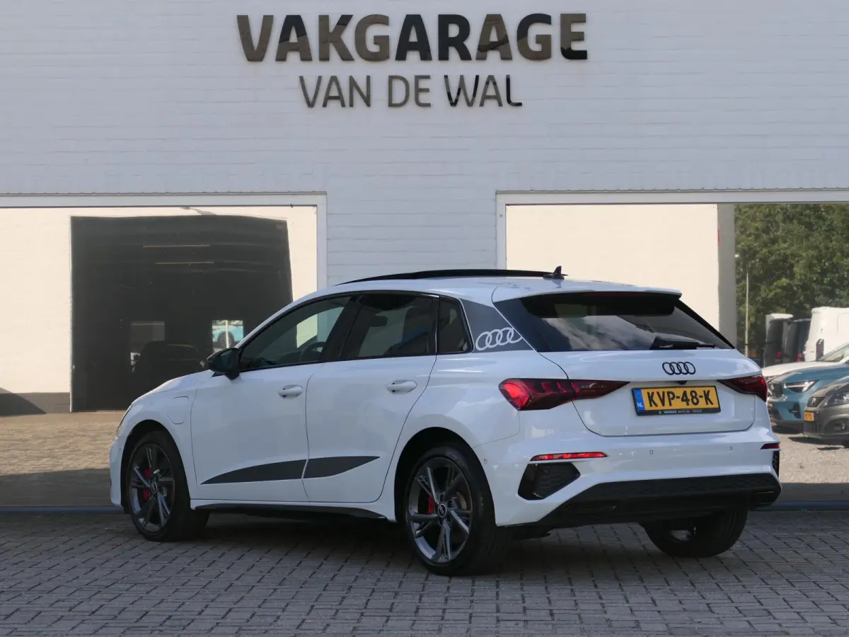 45 TFSI e S-line Competition | Black optic | Panoramadak | Elektrisch verstelbare alcantara-/lederen sportstoelen | Maxtrix LED | Apple-/Android Carplay | Sportstuur | Sfeerverlichting