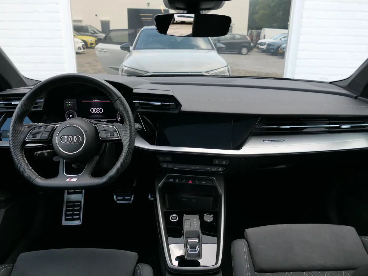 45 TFSI e S-line Competition | Black optic | Panoramadak | Elektrisch verstelbare alcantara-/lederen sportstoelen | Maxtrix LED | Apple-/Android Carplay | Sportstuur | Sfeerverlichting