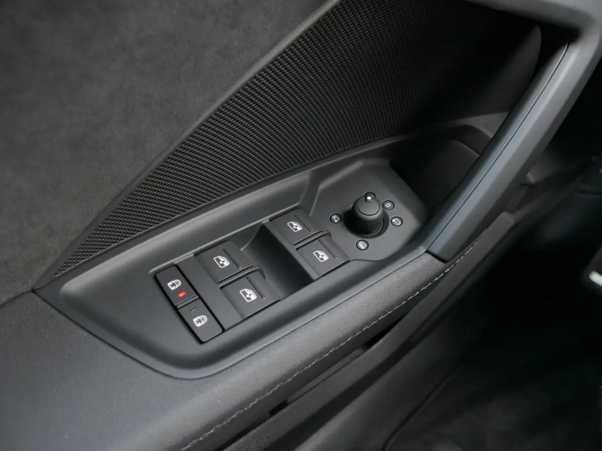 45 TFSI e S-line Competition | Black optic | Panoramadak | Elektrisch verstelbare alcantara-/lederen sportstoelen | Maxtrix LED | Apple-/Android Carplay | Sportstuur | Sfeerverlichting