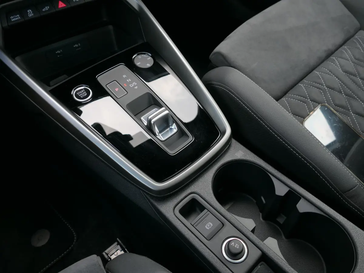 45 TFSI e S-line Competition | Black optic | Panoramadak | Elektrisch verstelbare alcantara-/lederen sportstoelen | Maxtrix LED | Apple-/Android Carplay | Sportstuur | Sfeerverlichting