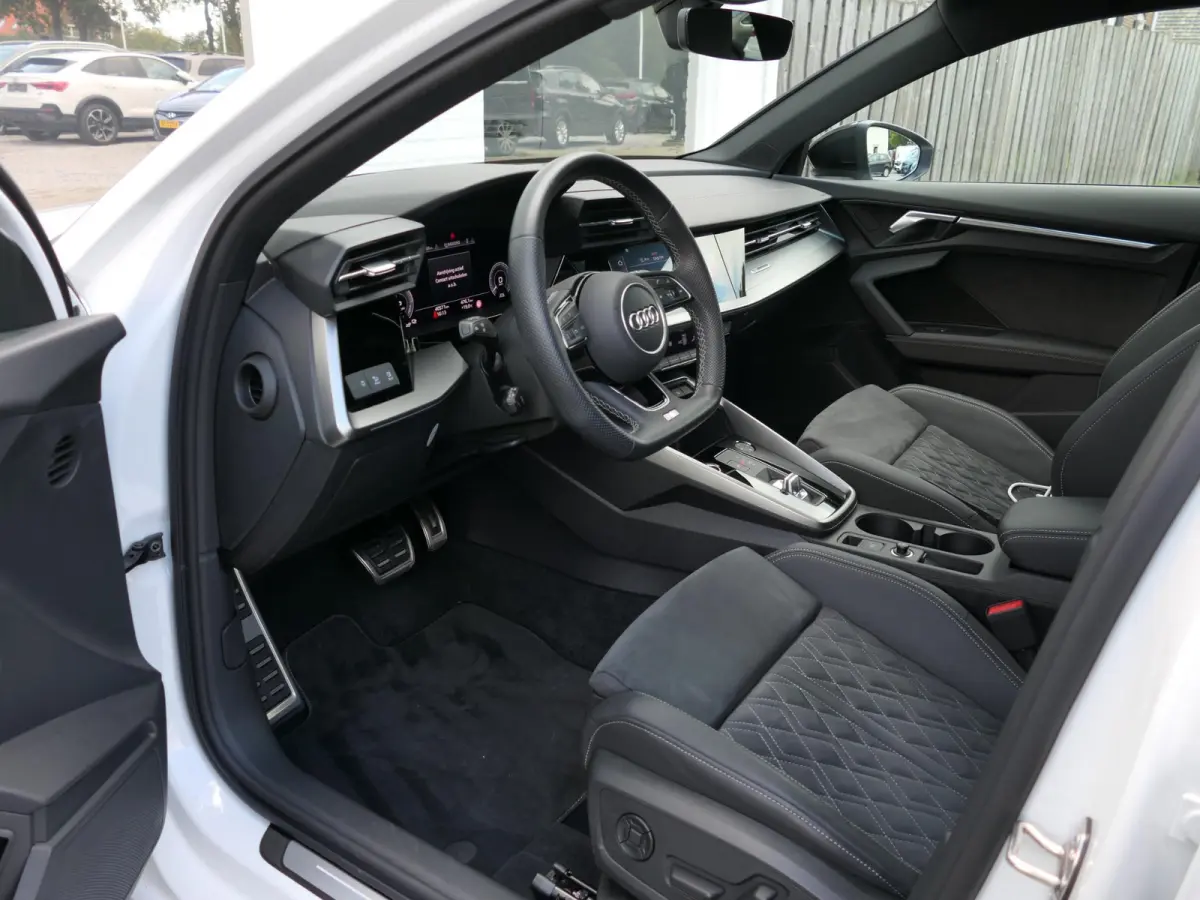 45 TFSI e S-line Competition | Black optic | Panoramadak | Elektrisch verstelbare alcantara-/lederen sportstoelen | Maxtrix LED | Apple-/Android Carplay | Sportstuur | Sfeerverlichting