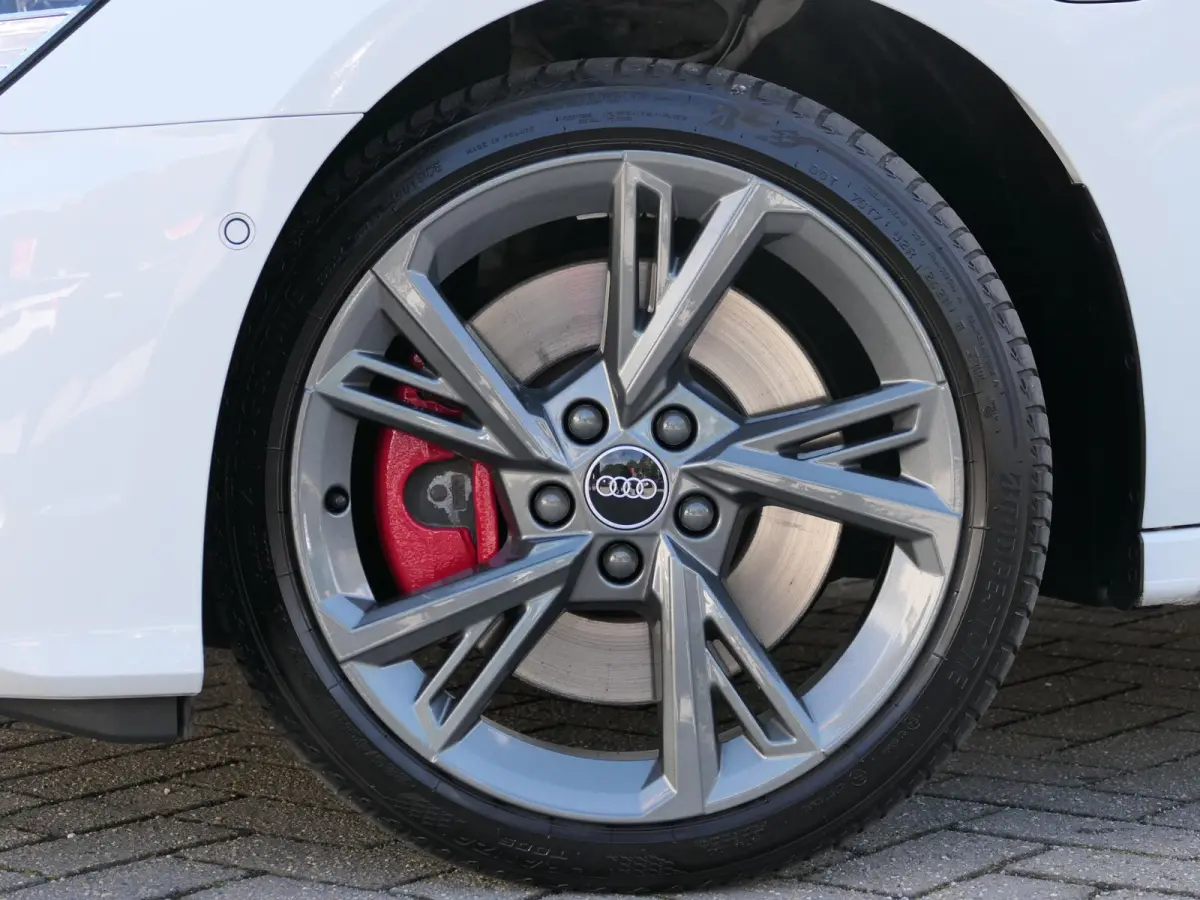 45 TFSI e S-line Competition | Black optic | Panoramadak | Elektrisch verstelbare alcantara-/lederen sportstoelen | Maxtrix LED | Apple-/Android Carplay | Sportstuur | Sfeerverlichting