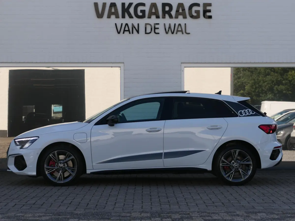 45 TFSI e S-line Competition | Black optic | Panoramadak | Elektrisch verstelbare alcantara-/lederen sportstoelen | Maxtrix LED | Apple-/Android Carplay | Sportstuur | Sfeerverlichting