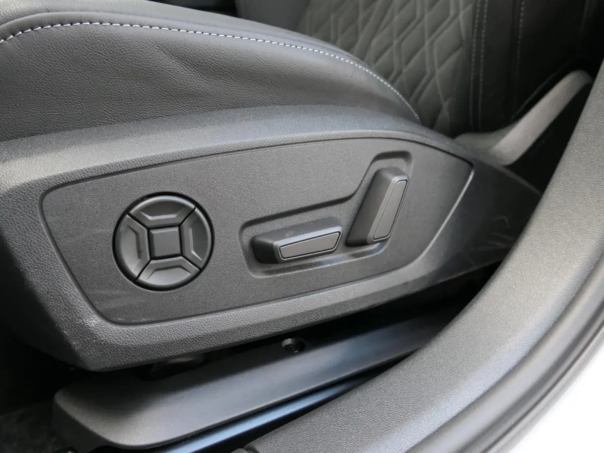 45 TFSI e S-line Competition | Black optic | Panoramadak | Elektrisch verstelbare alcantara-/lederen sportstoelen | Maxtrix LED | Apple-/Android Carplay | Sportstuur | Sfeerverlichting