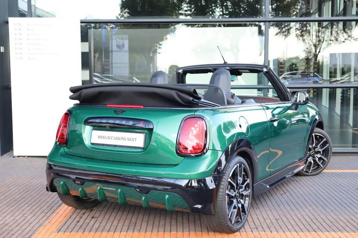 S | John Cooper Works uitvoering + M Pakket