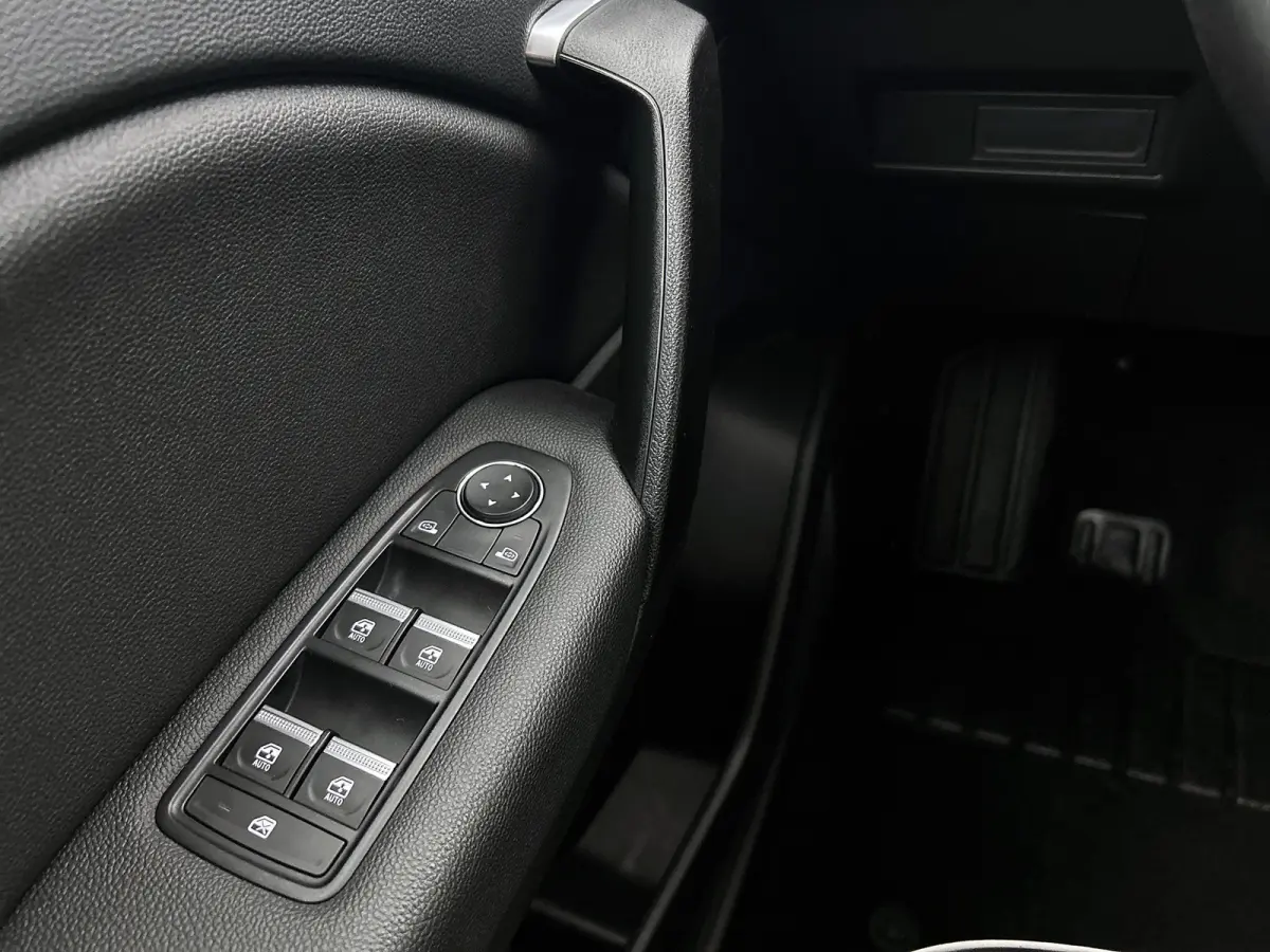 E-Tech full hybrid 145 techno | CAMERA | NAVI GROOT