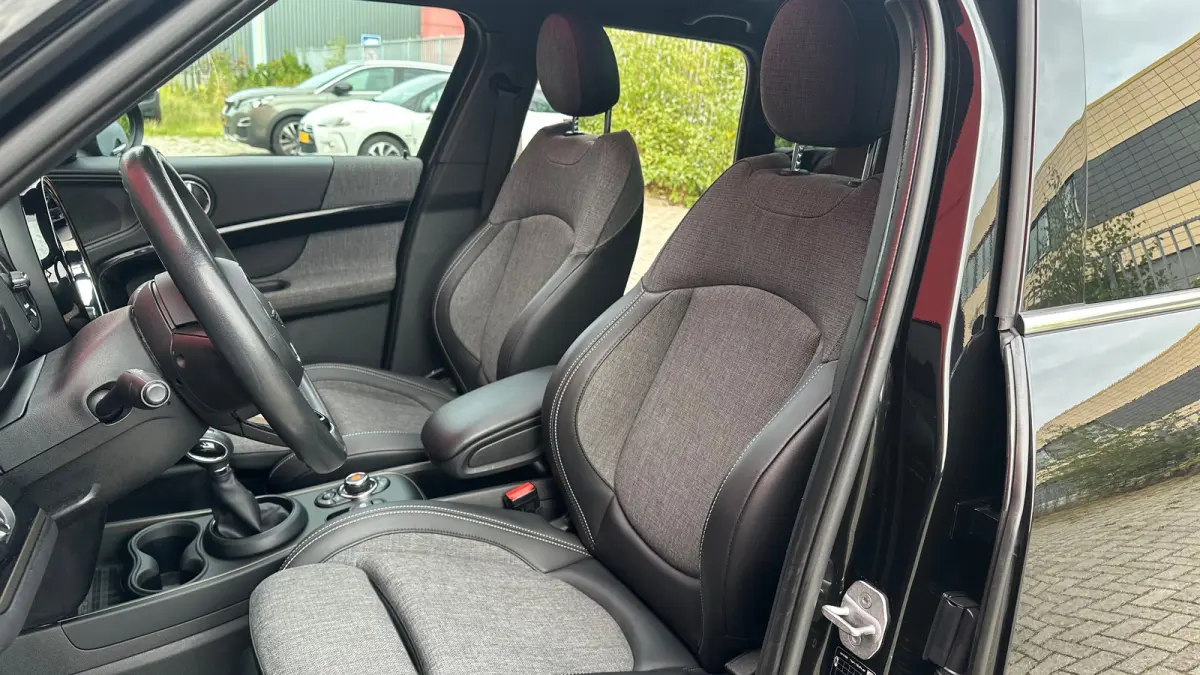 1.5 Cooper ALL4 Chili | Plug-in | Panorama Dak | Achteruitrij Camera | Stoelverwarming Voor | Navigatie | Cruise Control | Climate Control | Elektrische Achterklep | Dealer onderhouden | Pan