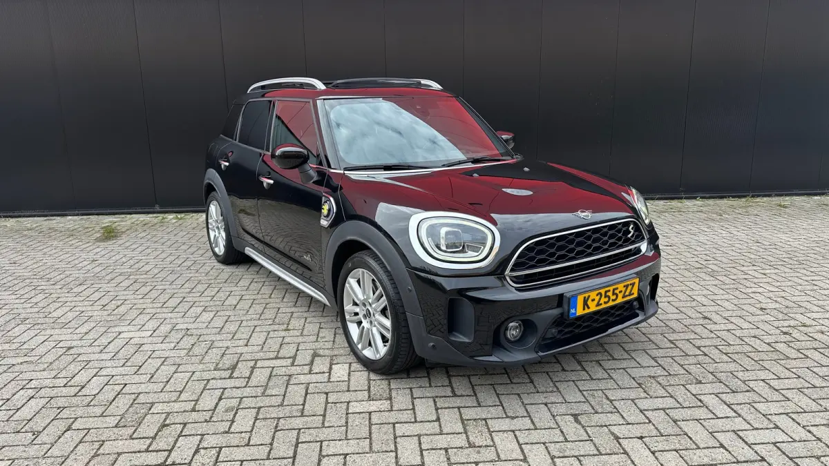 1.5 Cooper ALL4 Chili | Plug-in | Panorama Dak | Achteruitrij Camera | Stoelverwarming Voor | Navigatie | Cruise Control | Climate Control | Elektrische Achterklep | Dealer onderhouden | Pan