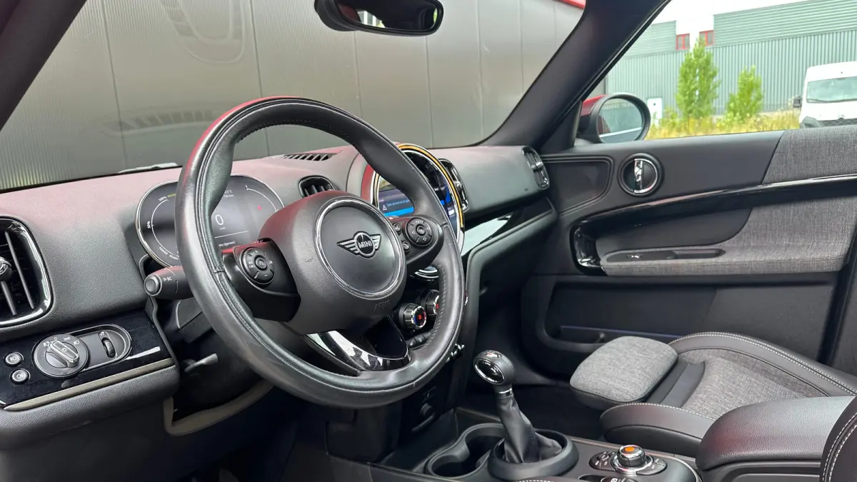 1.5 Cooper ALL4 Chili | Plug-in | Panorama Dak | Achteruitrij Camera | Stoelverwarming Voor | Navigatie | Cruise Control | Climate Control | Elektrische Achterklep | Dealer onderhouden | Pan