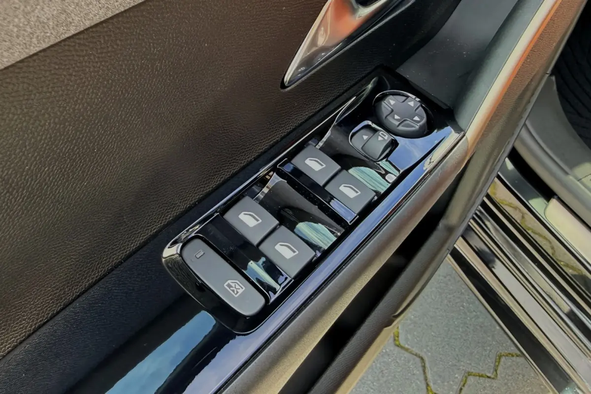 LX 51 kWh ZEER COMPLEET! NIEUWE AUTO! 10X OP VOORRAAD!