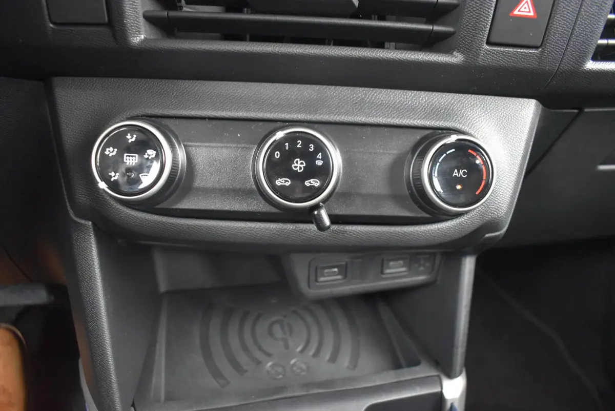Edition 44 kWh | Navi | Climate | Cruise | PDC | Camera | Apple CarPlay/Android Auto/ DEMO Model