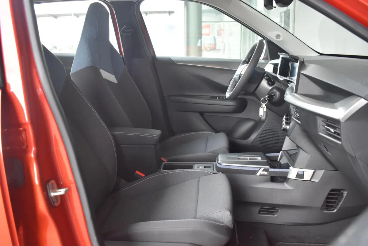 Edition 44 kWh | Navi | Climate | Cruise | PDC | Camera | Apple CarPlay/Android Auto/ DEMO Model