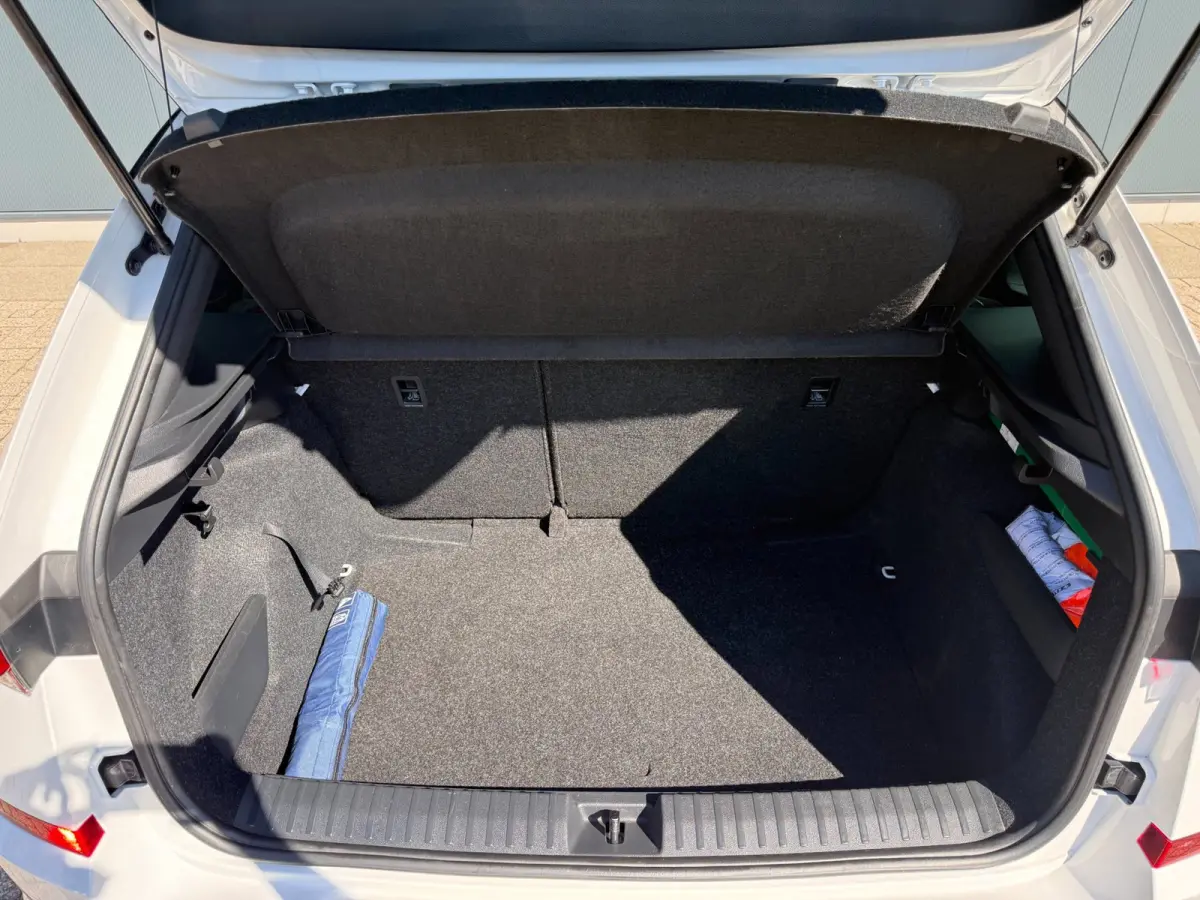 1.0 TSI Monte Carlo * Panoramadak * Parkeercamera * Navigatiesysteem * Keyless entry*