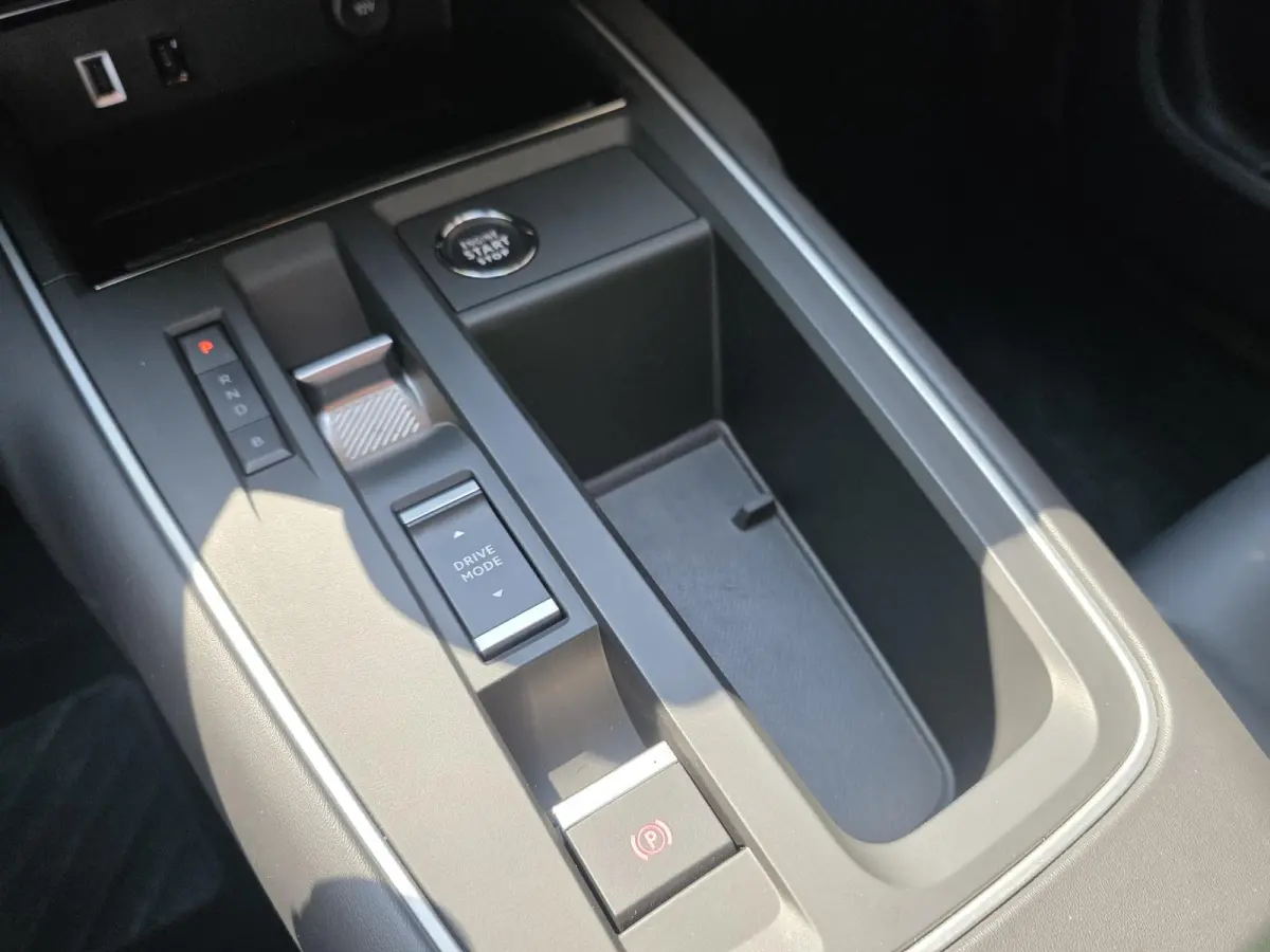 1.6 Plug-in Hybrid Feel | SOH 94.75% | Achteruitrijcamera | Climate control | Apple CarPlay / Android Auto | LM velgen |