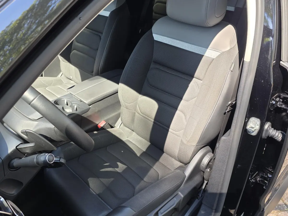 1.6 Plug-in Hybrid Feel | SOH 94.75% | Achteruitrijcamera | Climate control | Apple CarPlay / Android Auto | LM velgen |