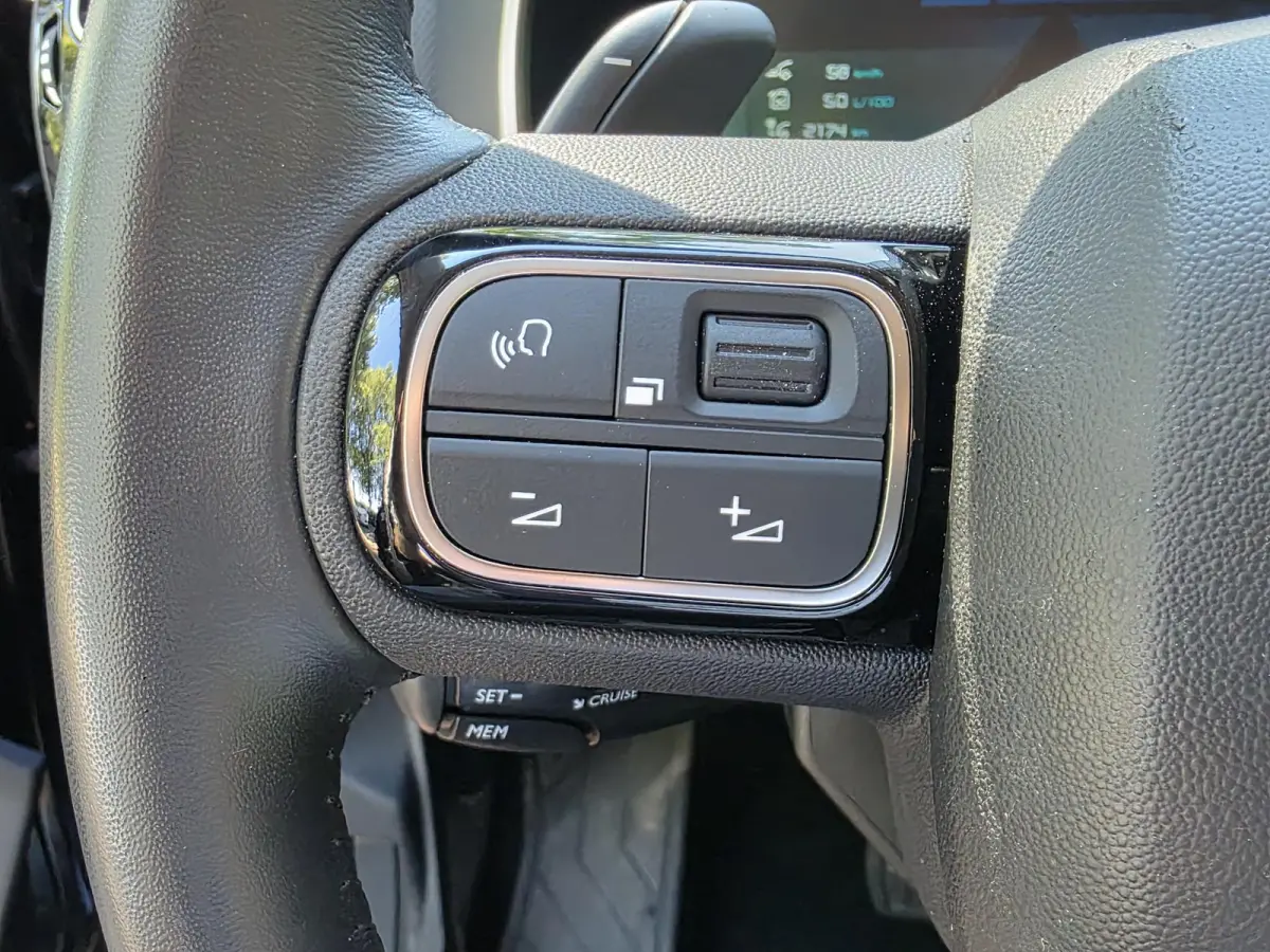 1.6 Plug-in Hybrid Feel | SOH 94.75% | Achteruitrijcamera | Climate control | Apple CarPlay / Android Auto | LM velgen |