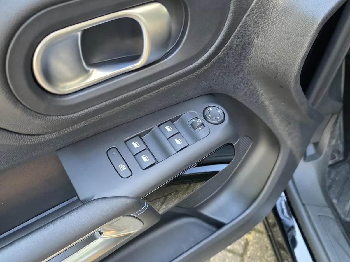 1.6 Plug-in Hybrid Feel | SOH 94.75% | Achteruitrijcamera | Climate control | Apple CarPlay / Android Auto | LM velgen |