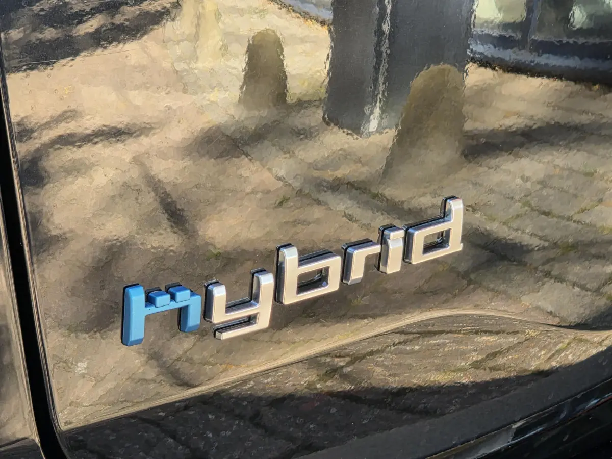 1.6 Plug-in Hybrid Feel | SOH 94.75% | Achteruitrijcamera | Climate control | Apple CarPlay / Android Auto | LM velgen |