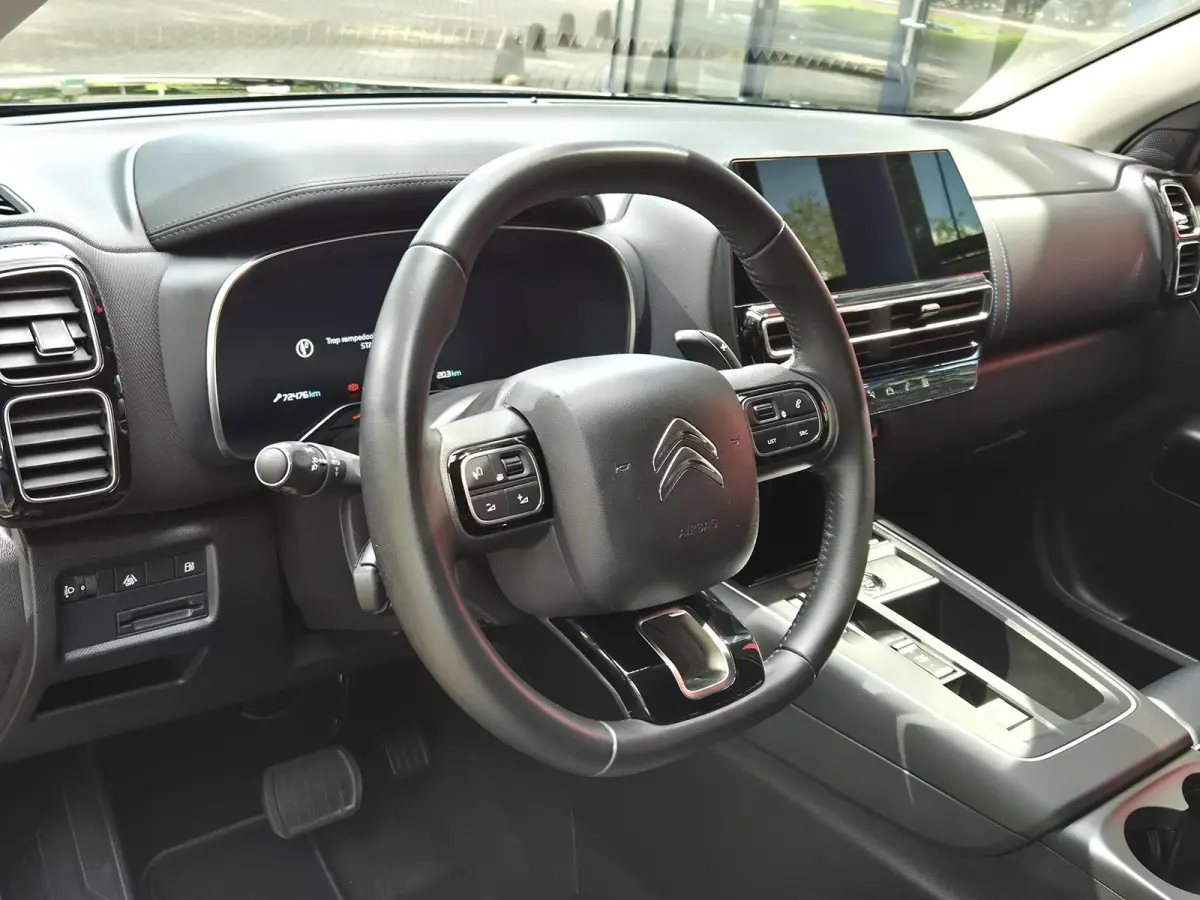 1.6 Plug-in Hybrid Feel | SOH 94.75% | Achteruitrijcamera | Climate control | Apple CarPlay / Android Auto | LM velgen |