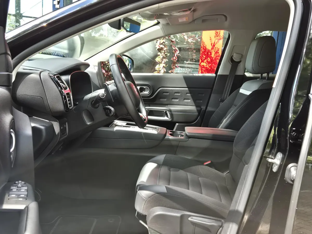 1.6 Plug-in Hybrid Feel | SOH 94.75% | Achteruitrijcamera | Climate control | Apple CarPlay / Android Auto | LM velgen |